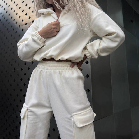 Dame bekväm fritidsdräkt med cargo-byxor och cropped topp Mirla-Eva Jonsson