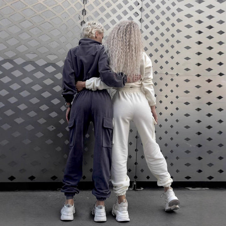 Dame bekväm fritidsdräkt med cargo-byxor och cropped topp Mirla-Eva Jonsson
