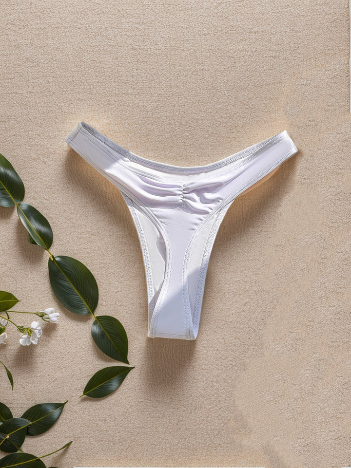 Dame bikini-byxor med hög benöppning och elegant snitt Mirla-Eva Jonsson