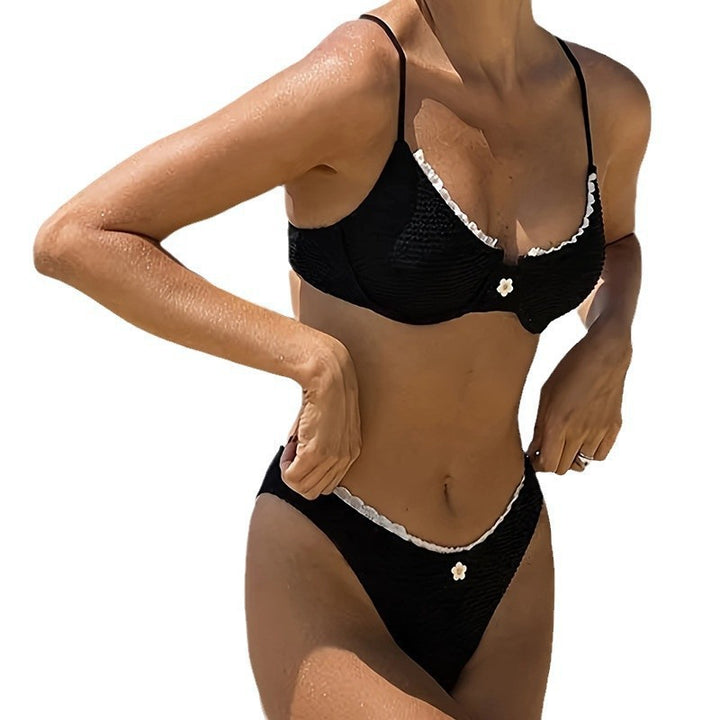 Dame bikini-set med dekorativa volangdetaljer och hög midja Mirla-Eva Jonsson