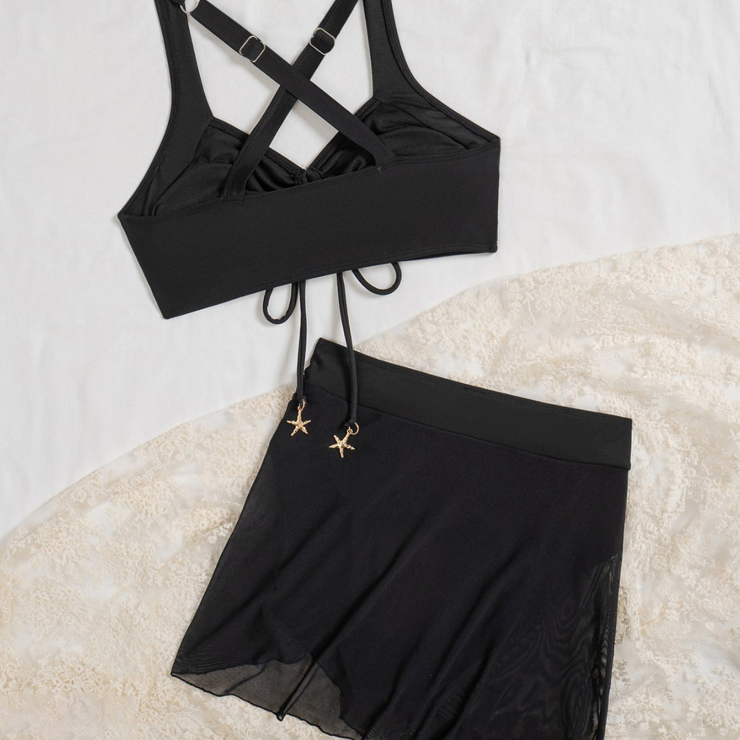 Dame bikini-set med justerbar kjol och eleganta volangdetaljer Mirla-Eva Jonsson