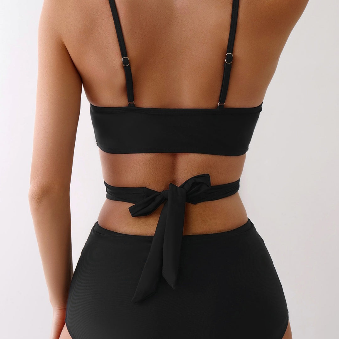 Dame bikini-set med moderiktig wrap-element och högt skuren bikini-byxor Mirla-Eva Jonsson