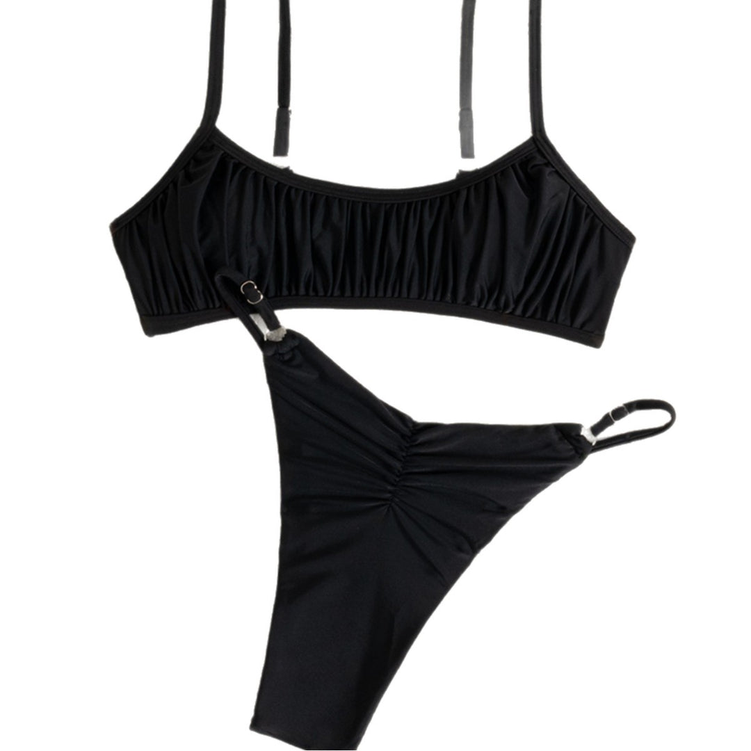 Dame bikini-set med romantiska volangdetaljer och justerbara axelband Mirla-Eva Jonsson