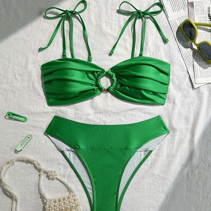 Dame bikini-set med rynkad överdel och modig ringdetalj Mirla-Eva Jonsson