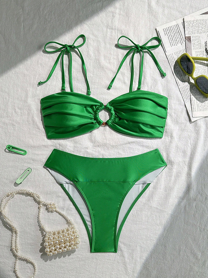 Dame bikini-set med rynkad överdel och modig ringdetalj Mirla-Eva Jonsson