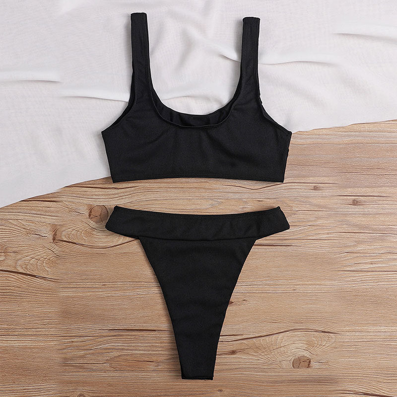 Dame bikini-set med trendigt högskuret trosor och figursättande överdel Mirla-Eva Jonsson