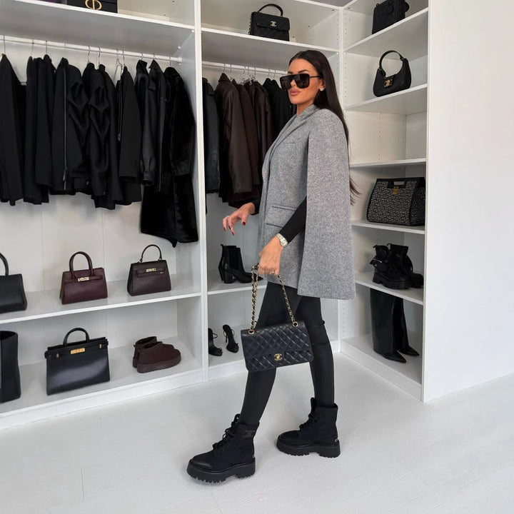 Dame blazerväst med asymmetrisk skärning och eleganta detaljer Mirla-Eva Jonsson