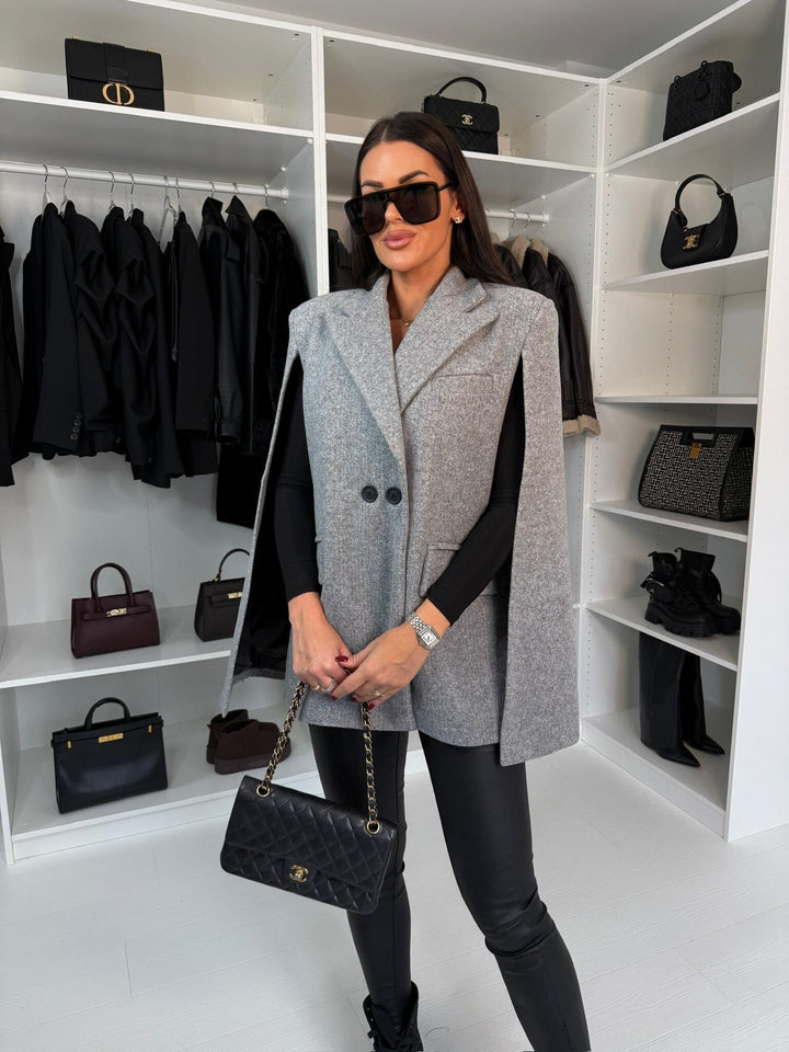 Dame blazerväst med asymmetrisk skärning och eleganta detaljer Mirla-Eva Jonsson