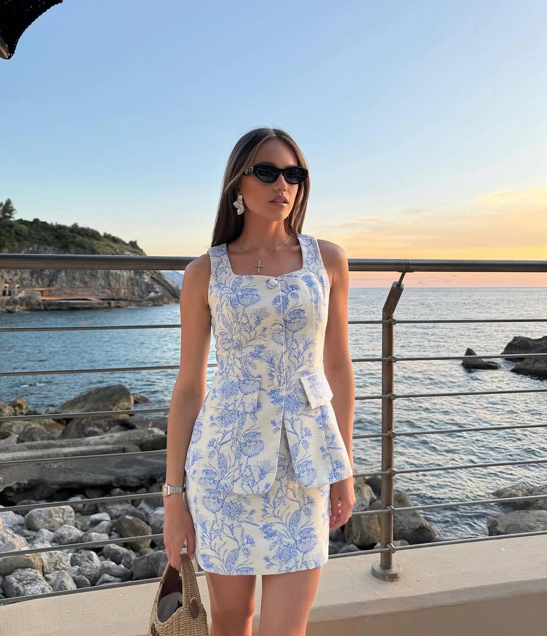 Dame blommönstrad klänning med figurnära snitt Eva Jonsson-Eva Jonsson