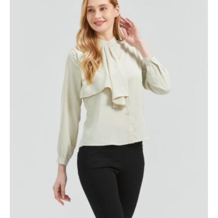 Dame blouse med eleganta volangdetaljer och krage Mirla-Eva Jonsson