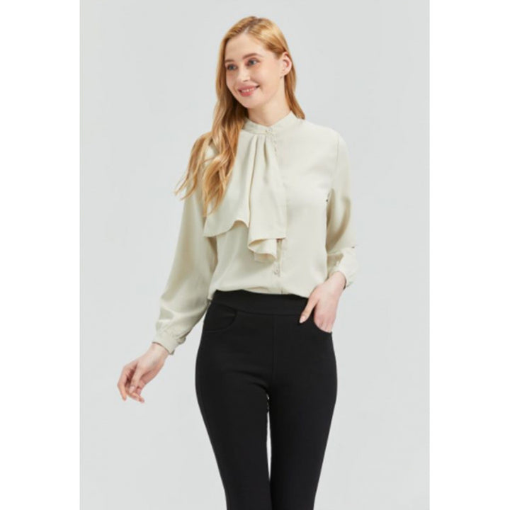 Dame blouse med eleganta volangdetaljer och krage Mirla-Eva Jonsson