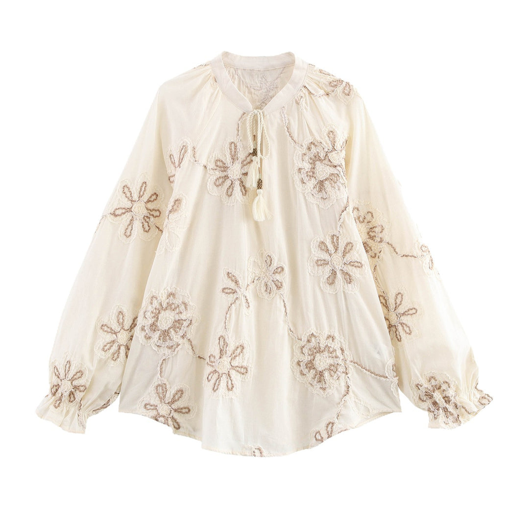 Dame blus med blommig broderad mönster och eleganta kvastar Mirla-Eva Jonsson