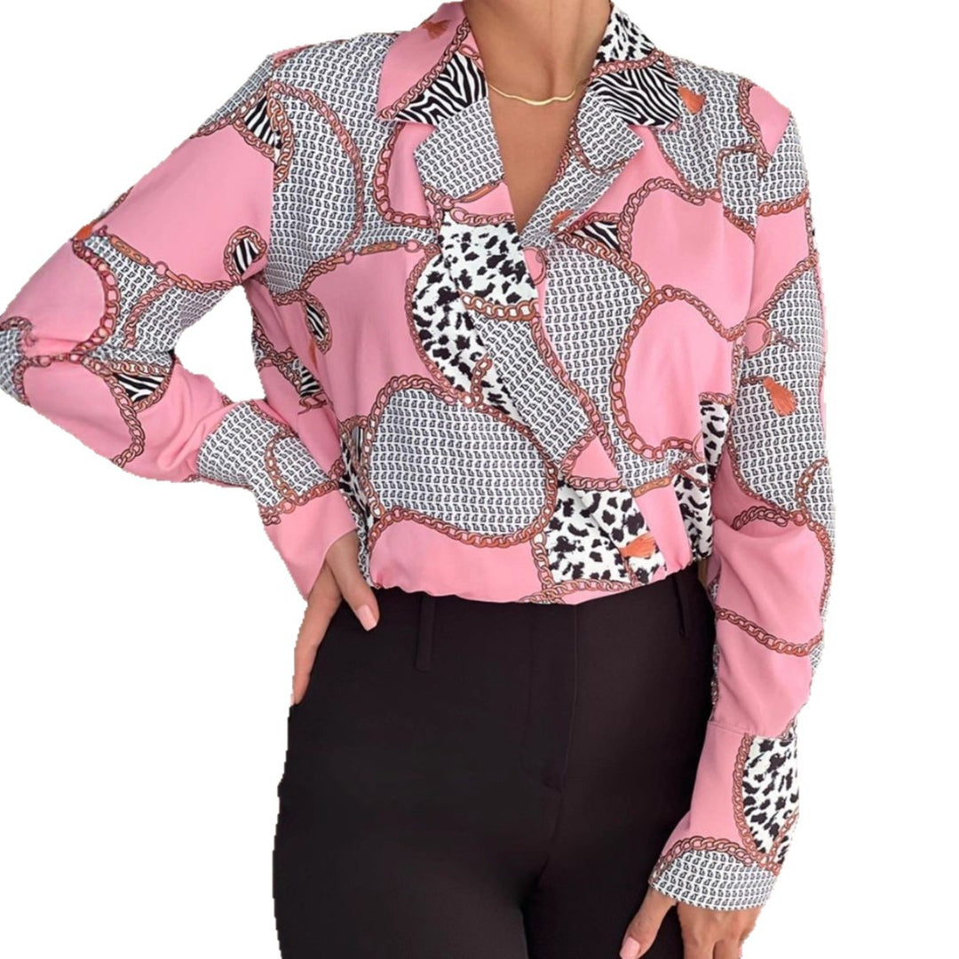Dame blus med iögonfallande kedjemönster och elegant skärning Mirla-Eva Jonsson
