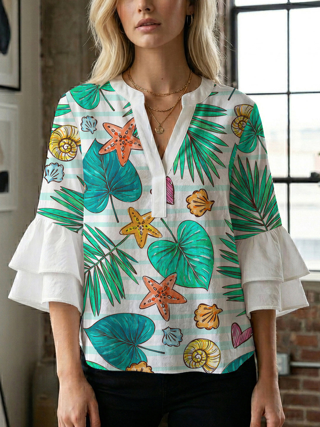 Dame blus med voluminösa volangärmar och modernt motiv Mirla-Eva Jonsson