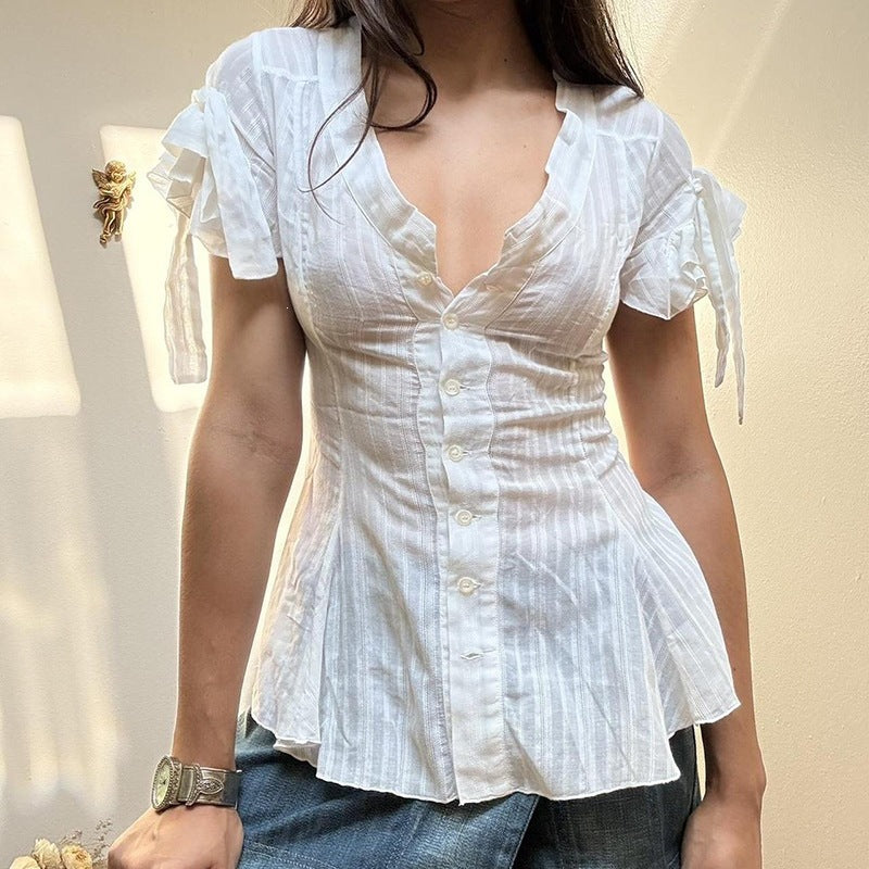 Dame blus skjorte med trendy snitt og volangdetaljer Mirla-Eva Jonsson