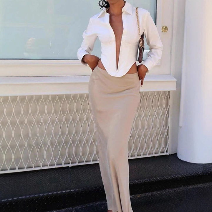 Dame blusbody med djup V-ringning och figursydd design Mirla-Eva Jonsson