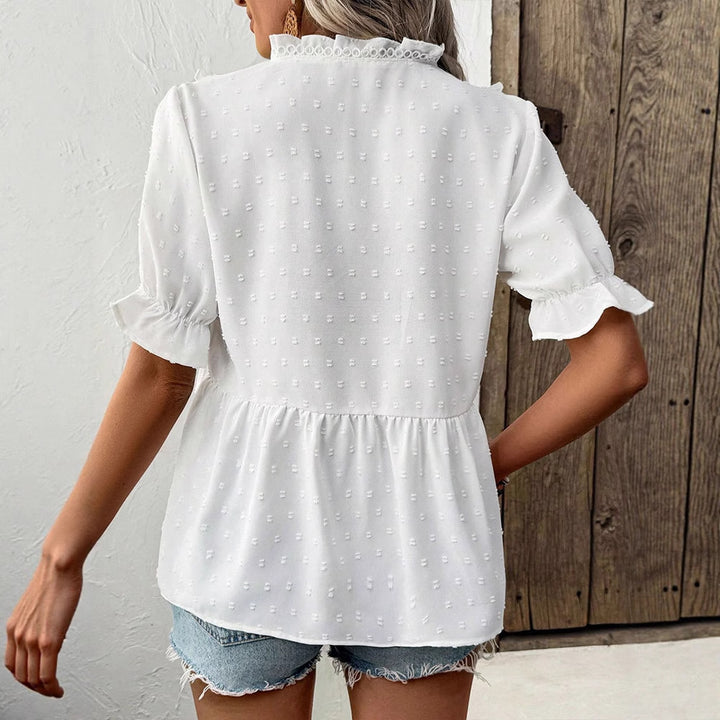 Dame blusenshirt med volangdetaljer och prickigt mönster Mirla-Eva Jonsson