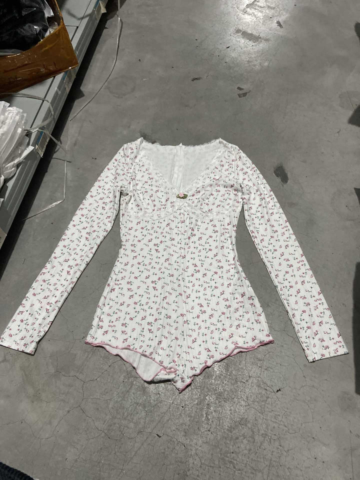 Dame bodysuit med ömtåliga spetsdekorationer och blommönster Mirla-Eva Jonsson