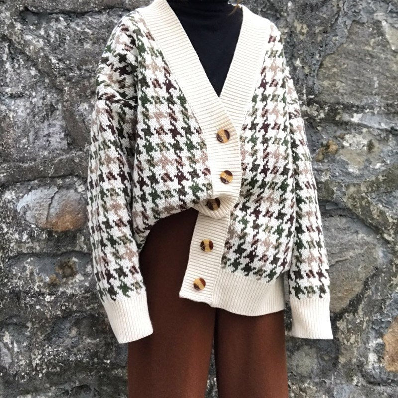 Dame cardigan i hönsnäbbsdesign med stora träknappar Eva Jonsson-Eva Jonsson