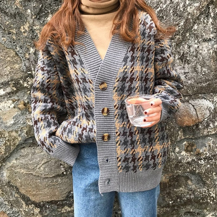 Dame cardigan i hönsnäbbsdesign med stora träknappar Eva Jonsson-Eva Jonsson