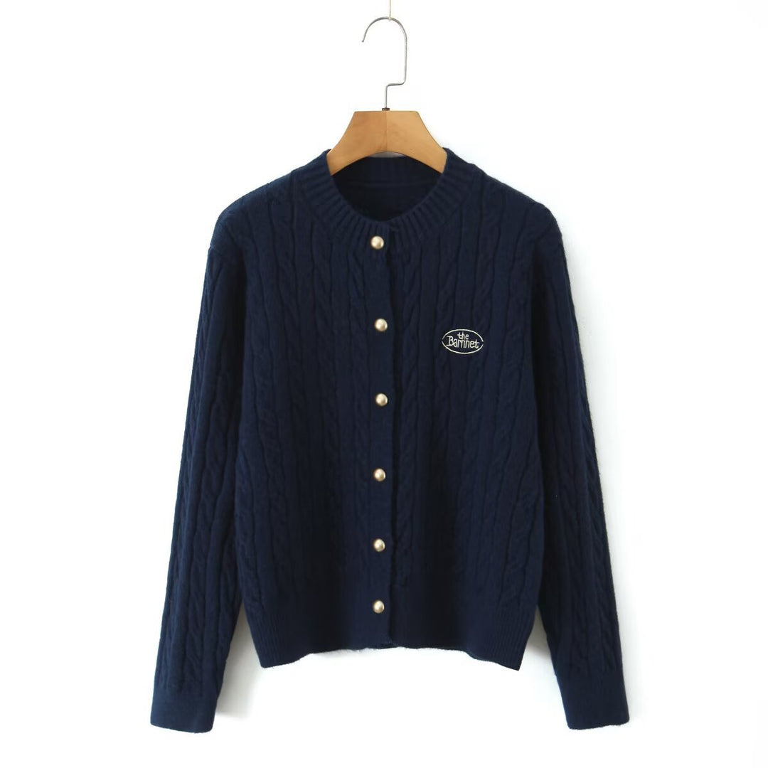 Dame cardigan med elegant flätmönster och pärnknappar Eva Jonsson-Eva Jonsson