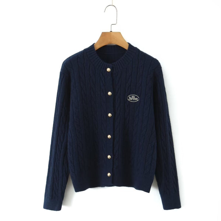 Dame cardigan med elegant flätmönster och pärnknappar Eva Jonsson-Eva Jonsson