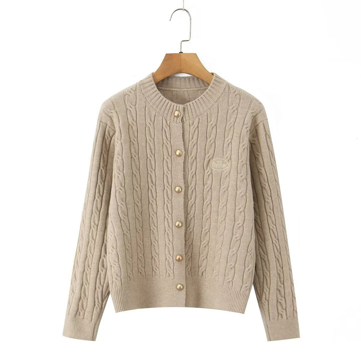Dame cardigan med elegant flätmönster och pärnknappar Mirla-Eva Jonsson
