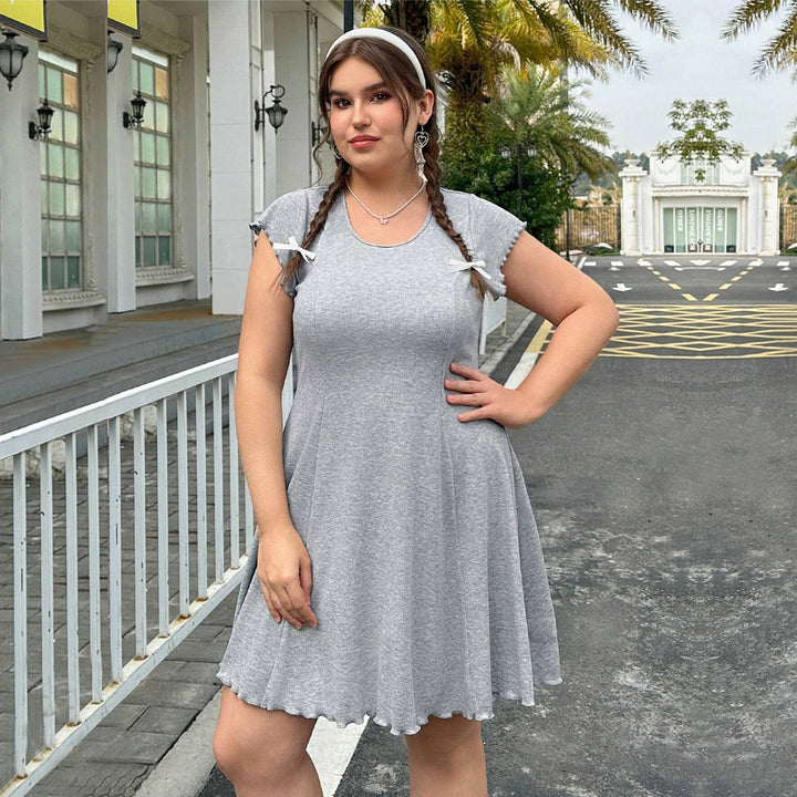 Dame casual Jersey dress with playful curved hem and decorative ribbons Mirla-Eva Jonsson