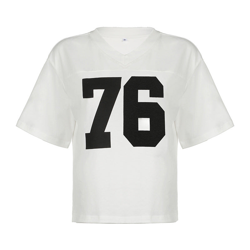 Dame casual V-neck T-shirt med sportmotiv Mirla-Eva Jonsson