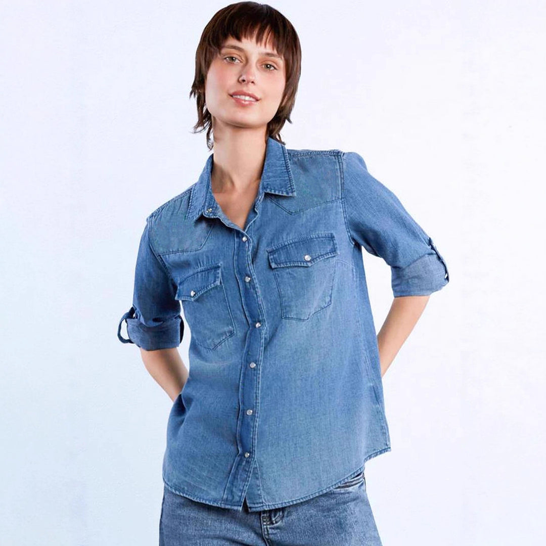 Dame casual denim blouse with patch pockets and slightly tailored cut Mirla-Eva Jonsson