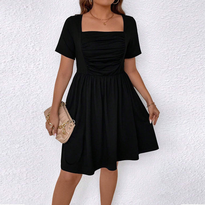 Dame casual dress with square neckline and ruched top Mirla-Eva Jonsson