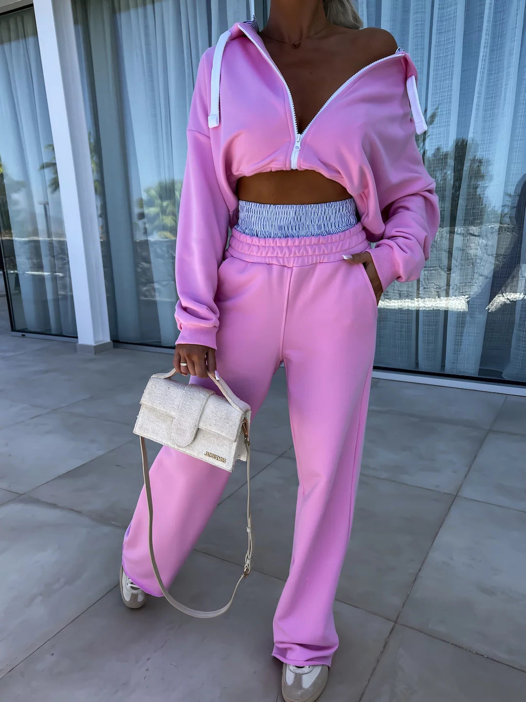 Dame casual hoodie med cropped snitt och bekväma joggingbyxor Eva Jonsson-Eva Jonsson