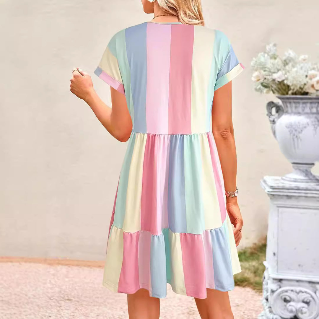 Dame casual sommarklänning i modern randdesign med V-hals och volang Mirla-Eva Jonsson