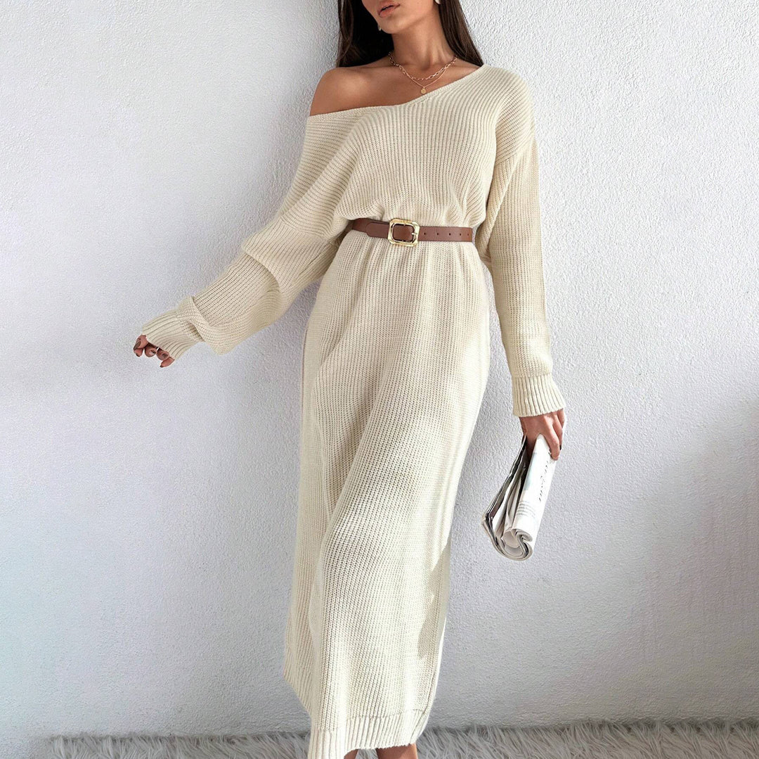 Dame casual stickad klänning med asymmetrisk skärning och eleganta volangdetaljer Mirla-Eva Jonsson