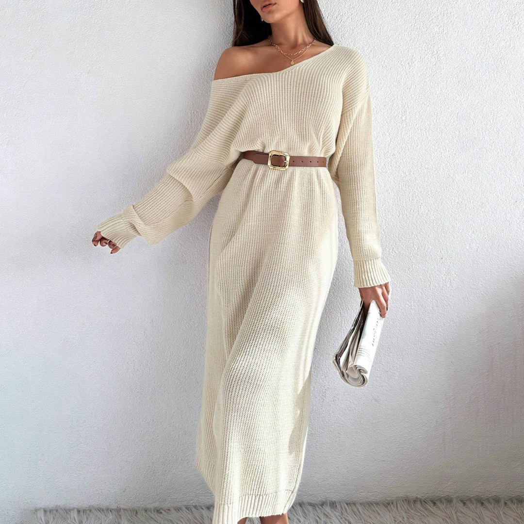 Dame casual stickad klänning med asymmetrisk skärning och eleganta volangdetaljer Mirla-Eva Jonsson