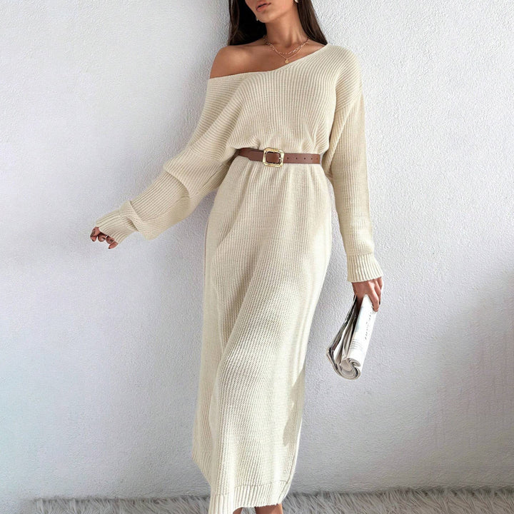 Dame casual stickad klänning med asymmetrisk skärning och eleganta volangdetaljer Mirla-Eva Jonsson