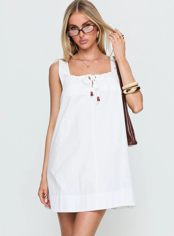 Dame casual summer dress with adjustable lace-up design and airy silhouette Mirla-Eva Jonsson