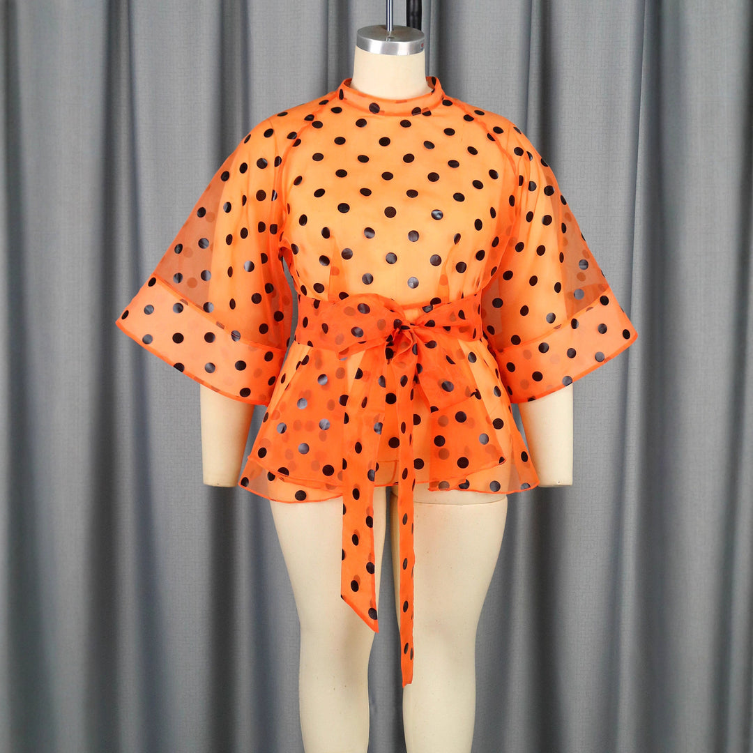 Dame chiffonsblus med transparent polka prickar design och figursydda knytbälte Mirla-Eva Jonsson