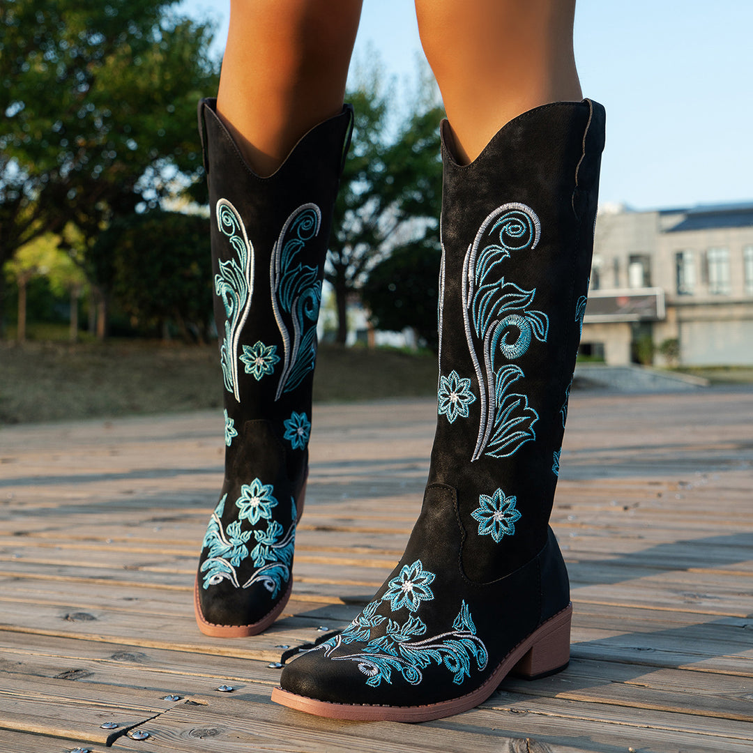 Dame cowboy stövlar med handgjorda blomsterdetaljer och bekväm klack Mirla-Eva Jonsson