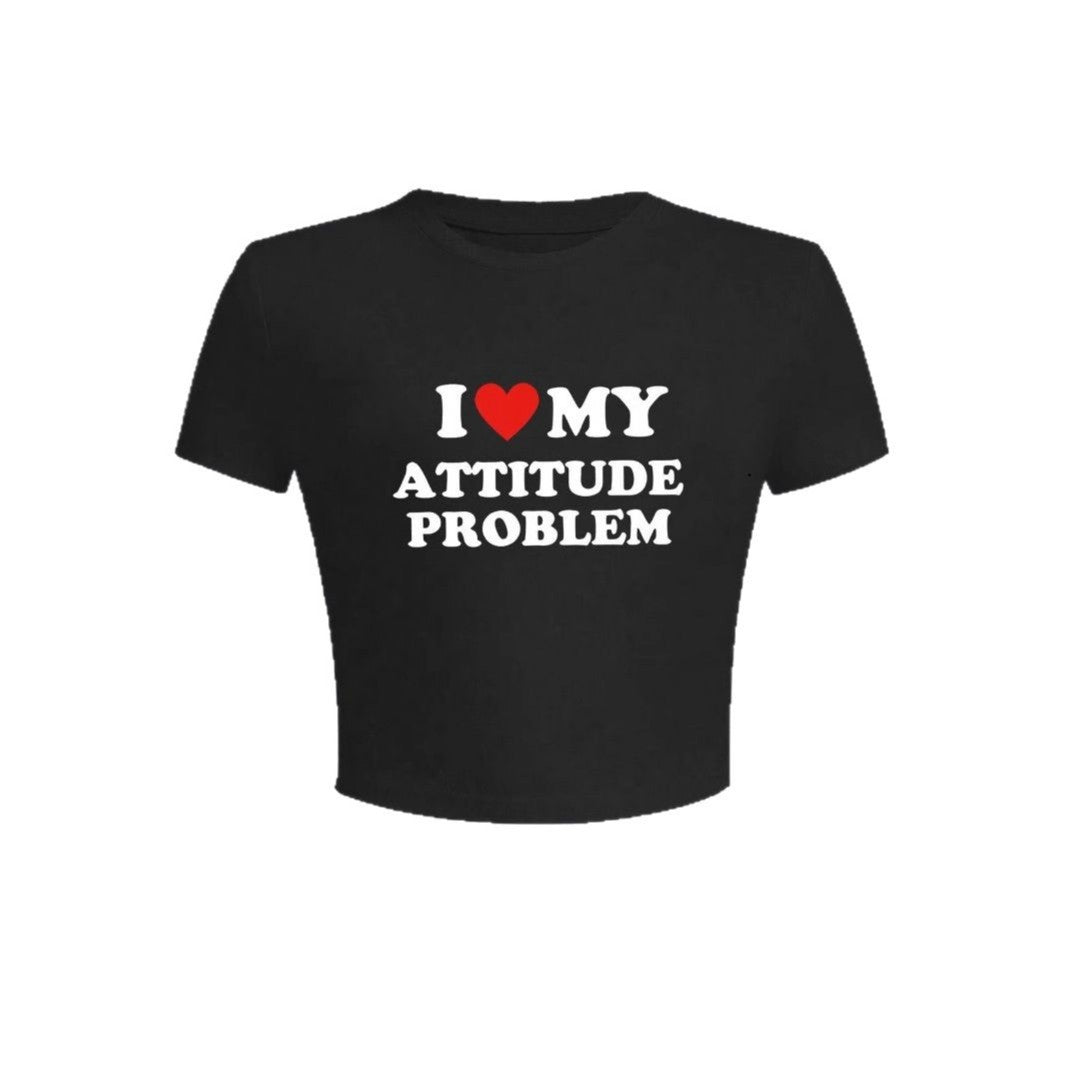 Dame crop-t-shirt med humoristisk tekst og figurnær snitt Mirla-Eva Jonsson