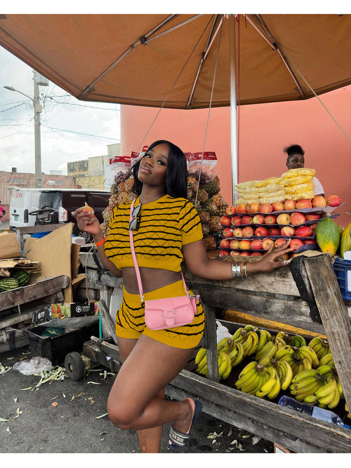 Dame crop-top and shorts set with graphic pattern Mirla-Eva Jonsson