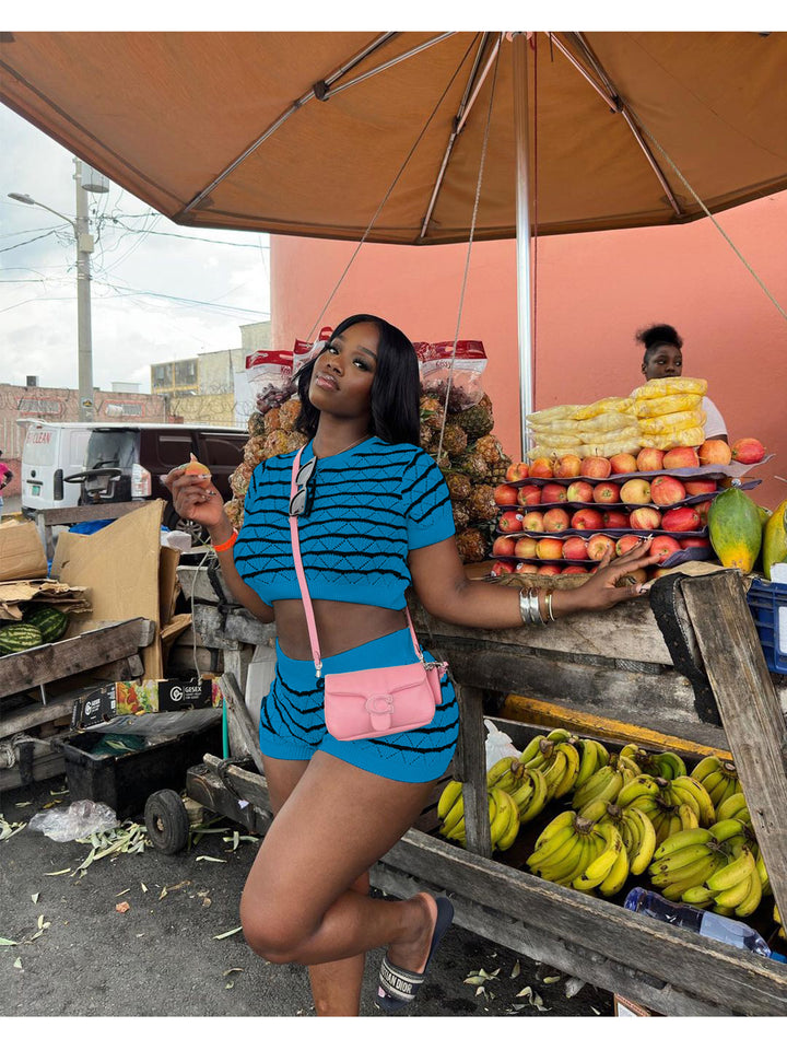Dame crop-top and shorts set with graphic pattern Mirla-Eva Jonsson