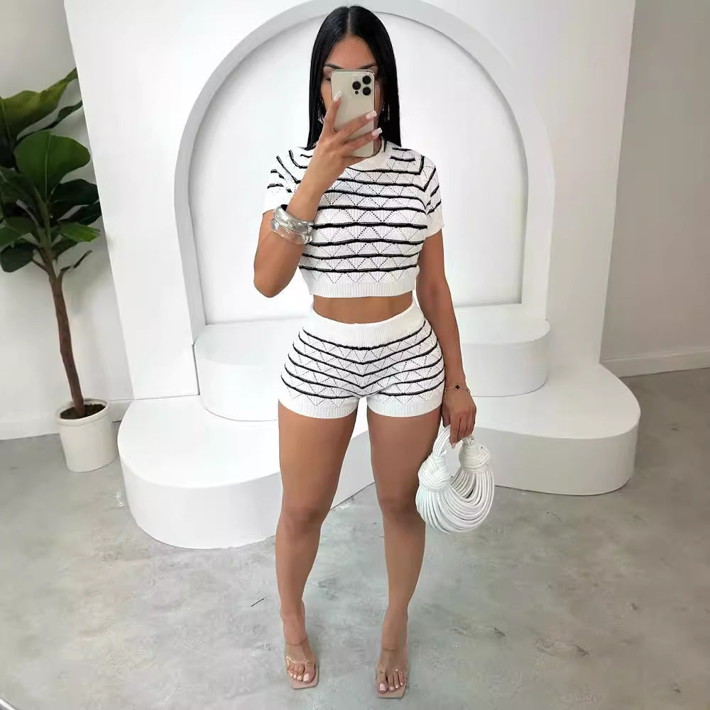 Dame crop-top and shorts set with graphic pattern Mirla-Eva Jonsson