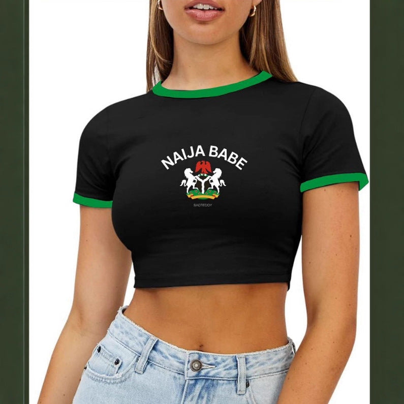 Dame crop top med kreativ tryck och kontrasterande ärmslutar Mirla-Eva Jonsson