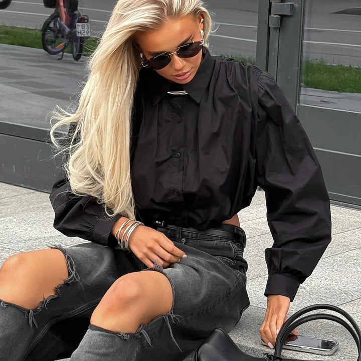 Dame cropped blus med puffärmar och modern krage Mirla-Eva Jonsson