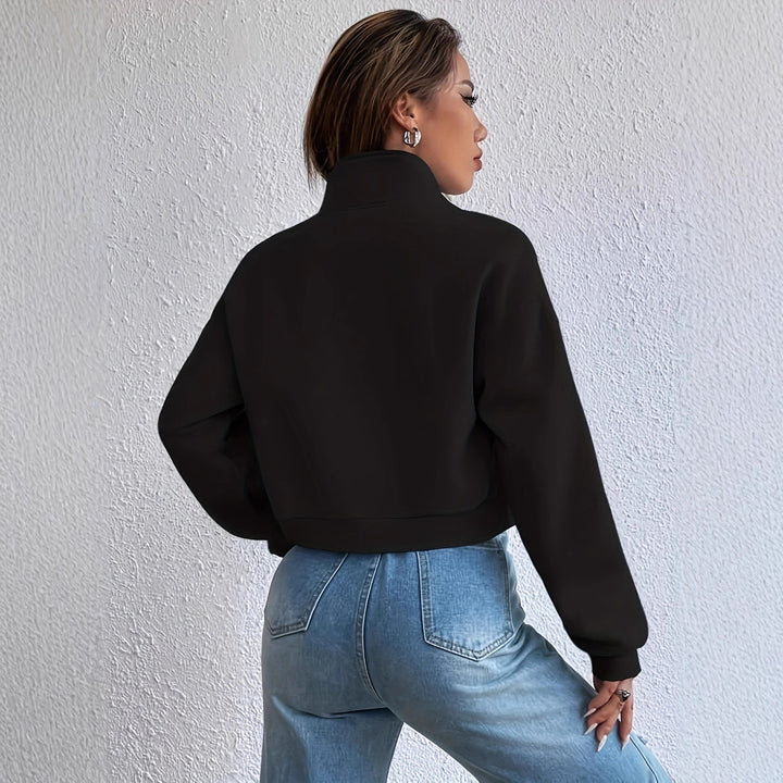 Dame cropped fritidjacka med praktiska bröstfickor och elastisk nederkant Mirla-Eva Jonsson