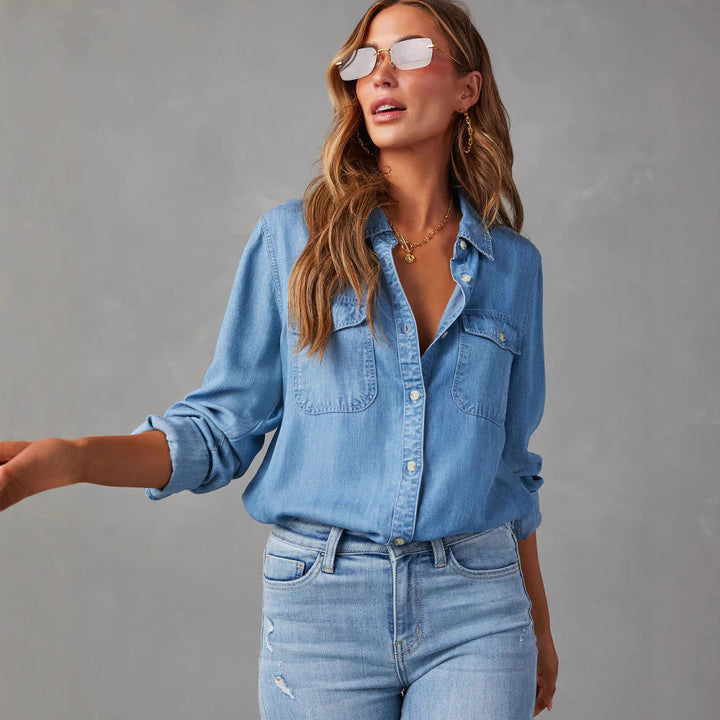 Dame denimskjorta med uppvikta ärmar och två bröstfickor Mirla-Eva Jonsson