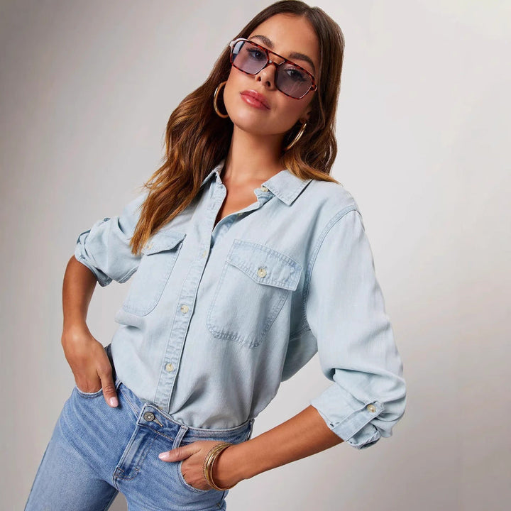 Dame denimskjorta med uppvikta ärmar och två bröstfickor Mirla-Eva Jonsson