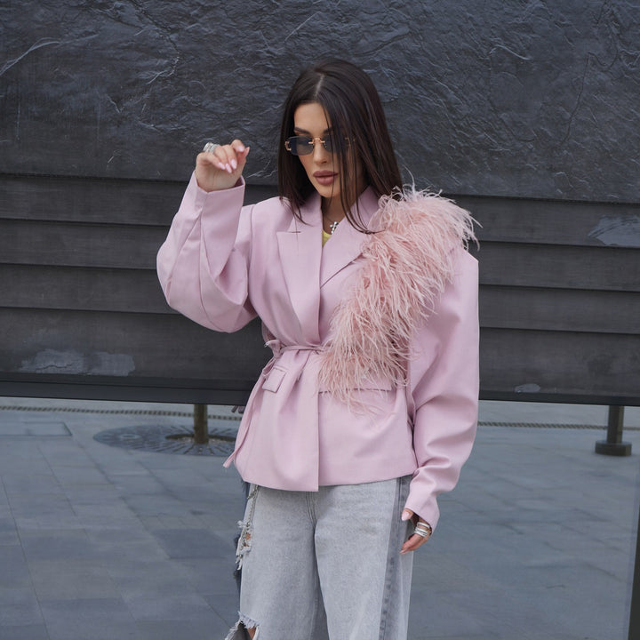 Dame elegant Blazerjacka med iögonfallande fjädrar Mirla-Eva Jonsson