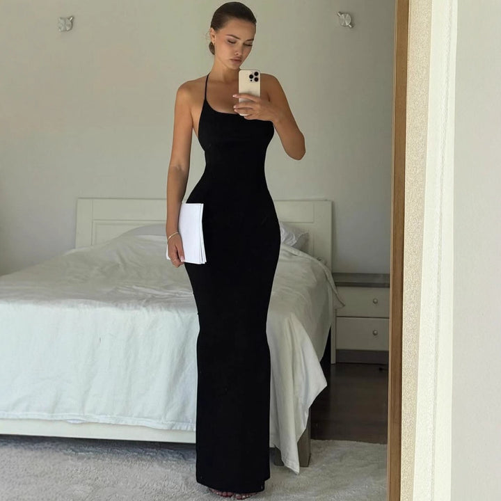 Dame elegant Maxi-klänning med smickrande snitt och raffinerad halterneck Mirla-Eva Jonsson